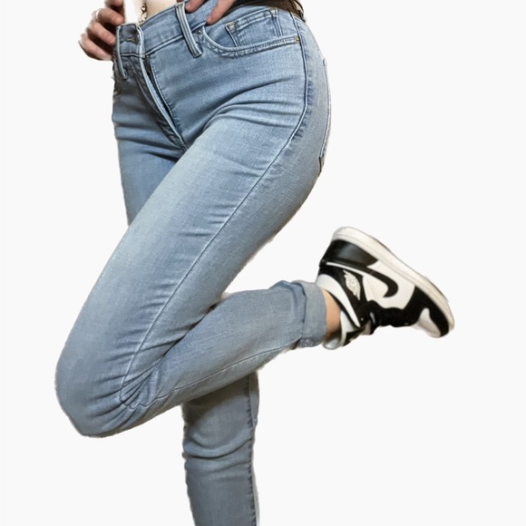 Low rise Skinny light wash Levi jeans, some discolouration on the bum Size 26! - Picture 5 of 5